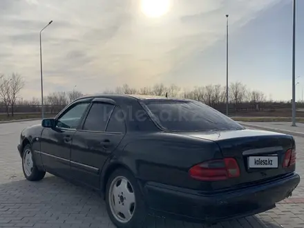 Mercedes-Benz E 280 1998 года за 2 500 000 тг. в Астана – фото 2