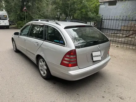 Mercedes-Benz C 240 2002 года за 2 750 000 тг. в Алматы – фото 3
