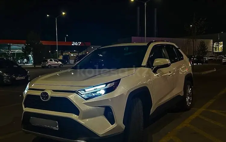 Toyota RAV4 2022 года за 15 500 000 тг. в Алматы