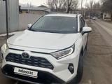 Toyota RAV4 2022 года за 22 000 000 тг. в Алматы