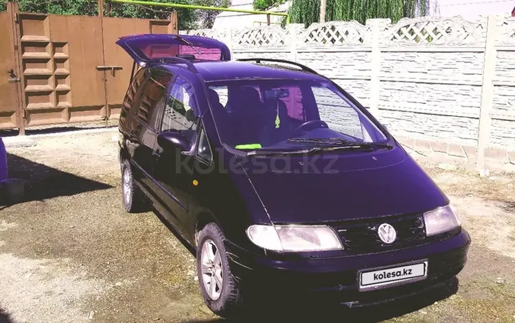 Volkswagen Sharan 1998 годаүшін1 700 000 тг. в Тараз