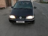 Volkswagen Sharan 1998 годаүшін1 700 000 тг. в Тараз