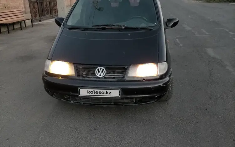 Volkswagen Sharan 1998 годаүшін1 700 000 тг. в Тараз