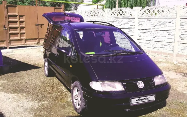 Volkswagen Sharan 1998 годаүшін2 000 000 тг. в Тараз