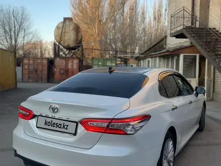 Toyota Camry 2021 года за 18 500 000 тг. в Алматы – фото 3