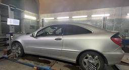 Mercedes-Benz C 180 2001 года за 1 900 000 тг. в Усть-Каменогорск