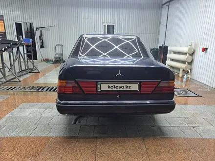 Mercedes-Benz E 280 1993 года за 2 300 000 тг. в Сатпаев – фото 5