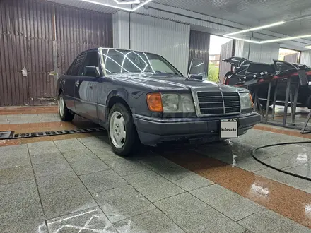 Mercedes-Benz E 280 1993 года за 2 300 000 тг. в Сатпаев – фото 6