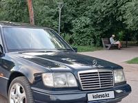 Mercedes-Benz E 220 1994 года за 2 600 000 тг. в Алматы