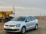 Volkswagen Polo 2011 года за 4 500 000 тг. в Атырау – фото 2
