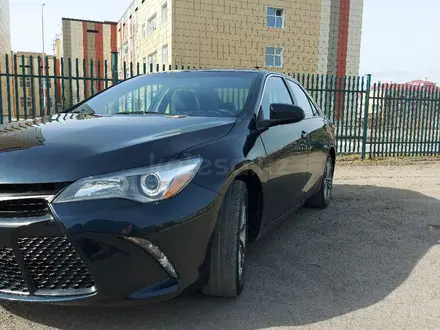 Toyota Camry 2017 года за 10 200 000 тг. в Актобе