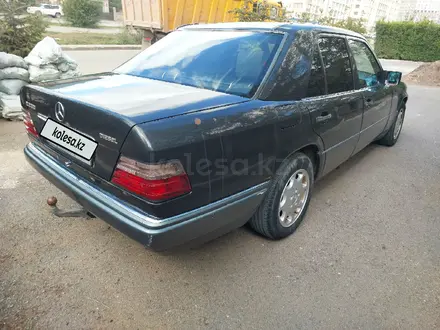 Mercedes-Benz E 200 1994 года за 2 950 000 тг. в Астана – фото 5