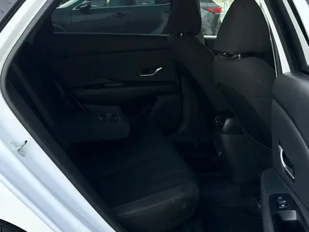 Hyundai Elantra 2023 года за 8 990 000 тг. в Актау – фото 7