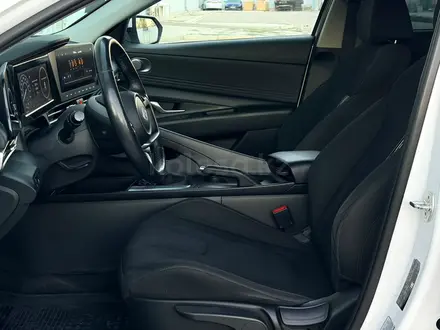 Hyundai Elantra 2023 года за 8 990 000 тг. в Актау – фото 13