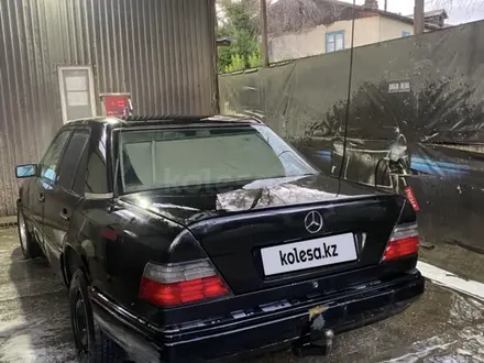 Mercedes-Benz E 200 1991 года за 1 100 000 тг. в Талдыкорган – фото 2