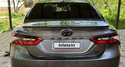 Toyota Camry 2020 года за 9 600 000 тг. в Шымкент – фото 2