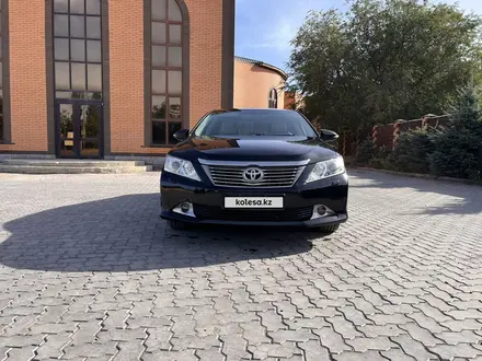 Toyota Camry 2012 года за 9 500 000 тг. в Актобе – фото 2