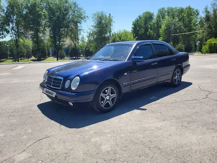 Mercedes-Benz E 230 1996 года за 2 800 000 тг. в Туркестан – фото 2