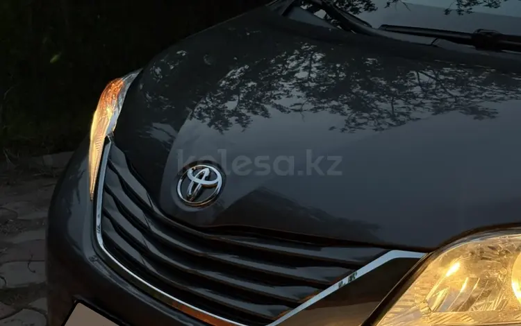 Toyota Sienna 2014 года за 13 800 000 тг. в Алматы