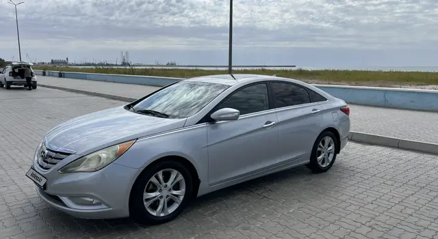 Hyundai Sonata, 2010
