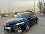 Toyota Camry 2023 года за 18 900 000 тг. в Алматы – фото 3