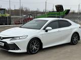 Toyota Camry 2021 года за 16 300 000 тг. в Уральск – фото 3