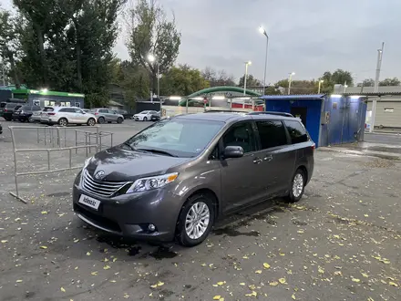 Toyota Sienna 2015 года за 13 800 000 тг. в Алматы