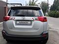 Toyota RAV4 2015 года за 14 300 000 тг. в Алматы – фото 4