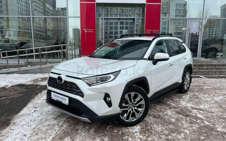 Toyota RAV4 2022 года за 19 050 000 тг. в Астана