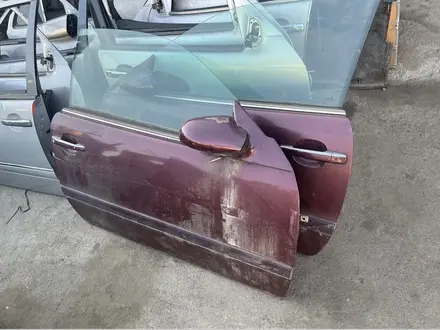 W208 CLK дверь левый и правый за 30 000 тг. в Алматы