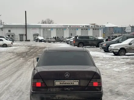 Mercedes-Benz E 320 1992 года за 2 300 000 тг. в Караганда – фото 11