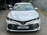 Toyota Camry 2019 года за 13 000 000 тг. в Алматы – фото 2