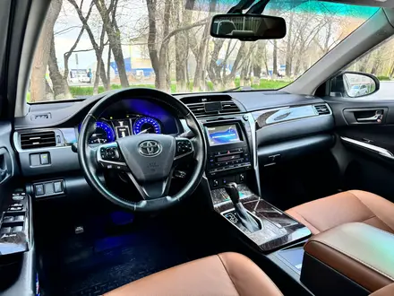 Toyota Camry 2017 года за 13 400 000 тг. в Алматы – фото 12
