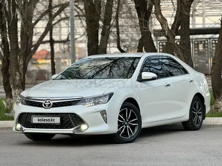 Toyota Camry 2017 года за 13 400 000 тг. в Алматы