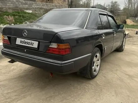 Mercedes-Benz E 280 1993 года за 2 100 000 тг. в Жаркент – фото 3