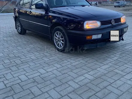 Volkswagen Golf 1995 года за 2 100 000 тг. в Актобе