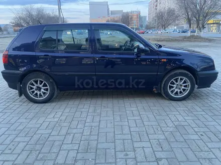 Volkswagen Golf 1995 года за 2 100 000 тг. в Актобе – фото 6