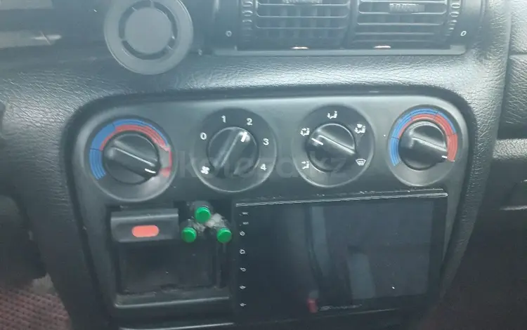 Центральную консоль, на автомобиль Opel Omega B за 15 000 тг. в Костанай