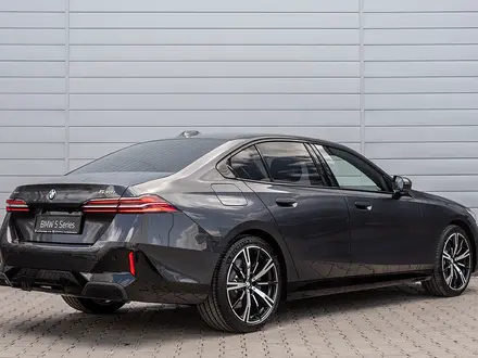 BMW 530 XDrive 2025 года за 52 852 327 тг. в Астана – фото 3