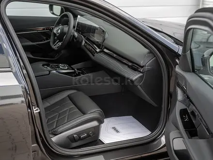 BMW 530 XDrive 2025 года за 52 852 327 тг. в Астана – фото 9