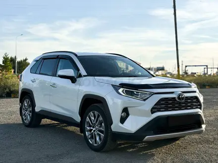 Toyota RAV4 2020 года за 18 500 000 тг. в Актобе