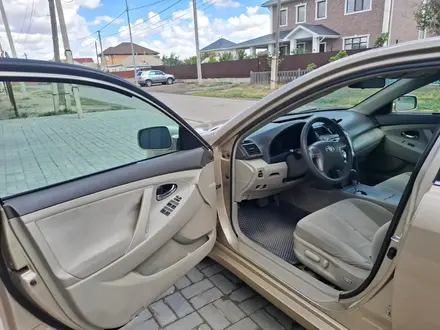 Toyota Camry 2010 года за 6 600 000 тг. в Атырау – фото 13