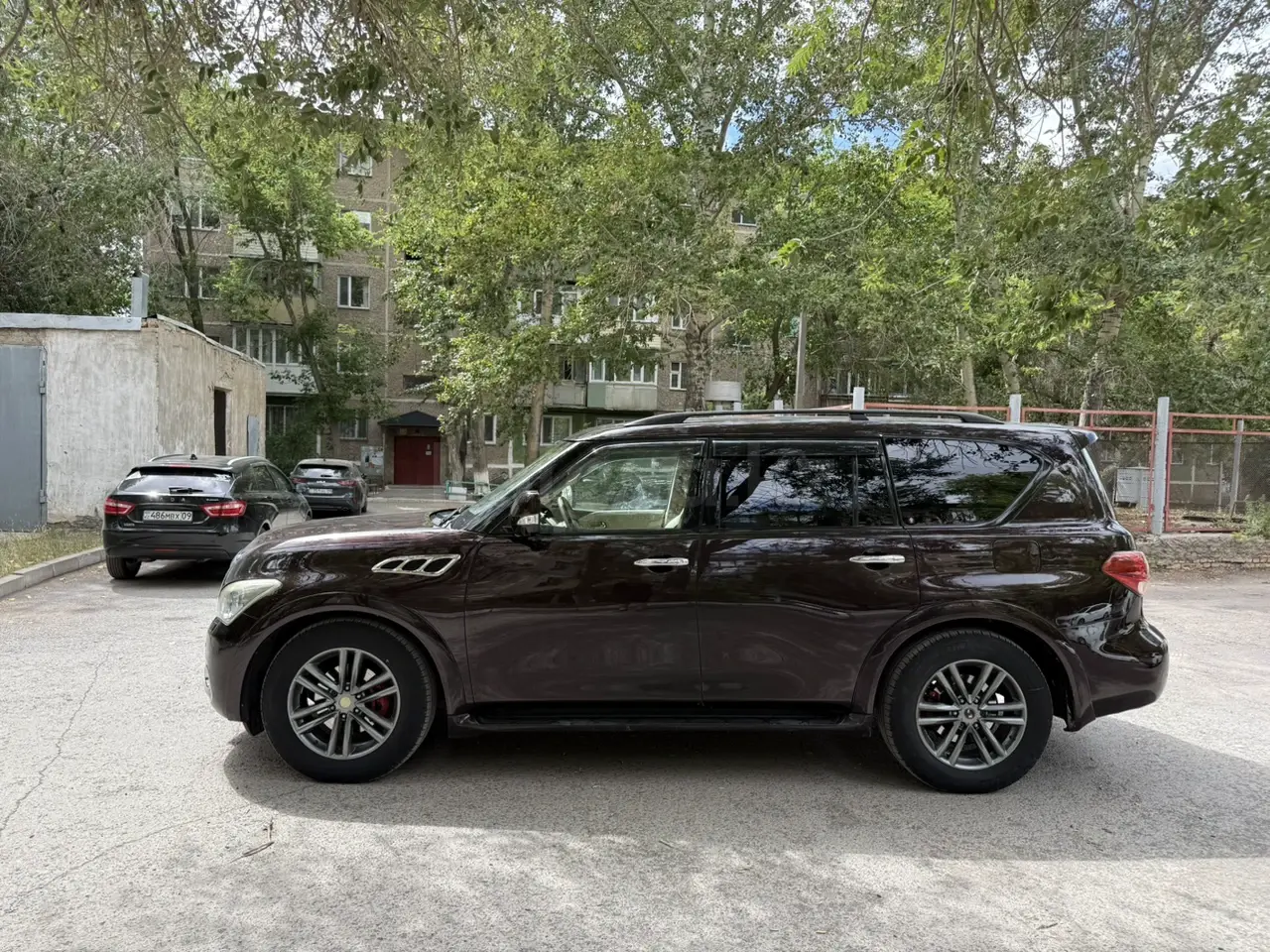 Infiniti QX56, 2012