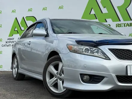 Toyota Camry 2011 года за 6 500 000 тг. в Семей – фото 2