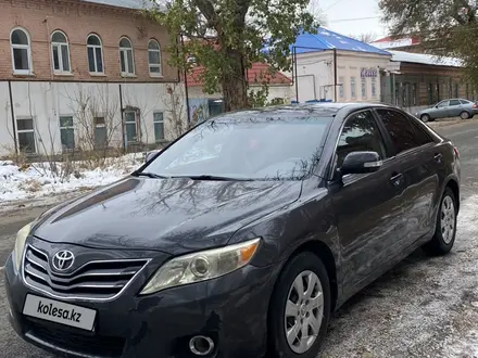 Toyota Camry 2011 года за 4 550 000 тг. в Уральск – фото 2