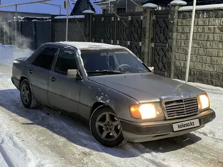 Mercedes-Benz E 220 1992 года за 1 250 000 тг. в Алматы – фото 2