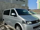 Volkswagen Multivan 2015 годаүшін17 500 000 тг. в Алматы – фото 2