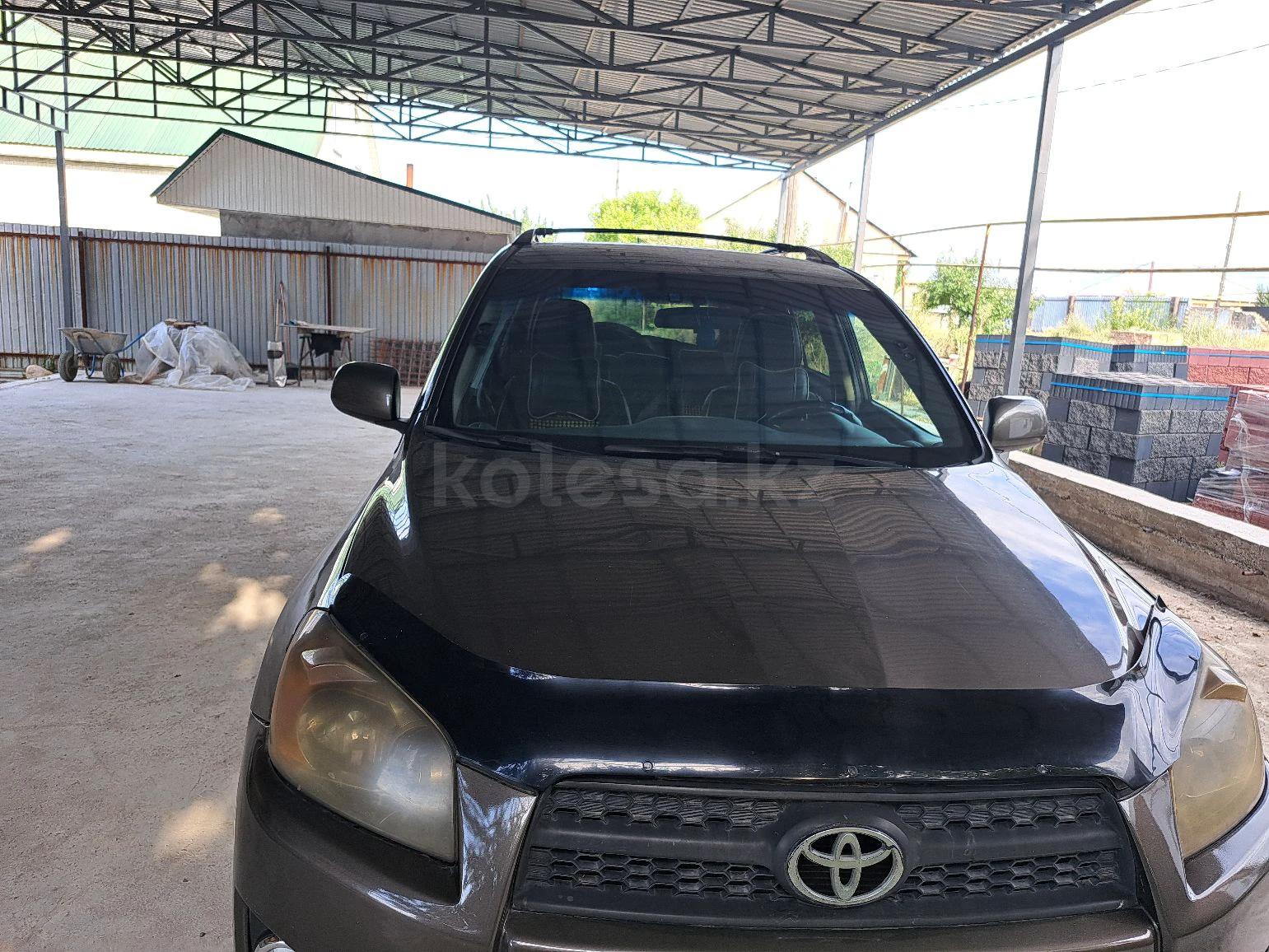 Toyota RAV4 2010 г.