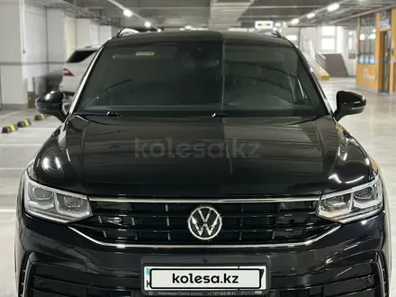 Volkswagen Tiguan 2022 года за 17 500 000 тг. в Астана