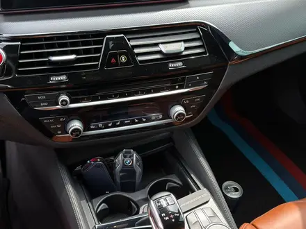 BMW M5 2018 года за 39 000 000 тг. в Алматы – фото 15